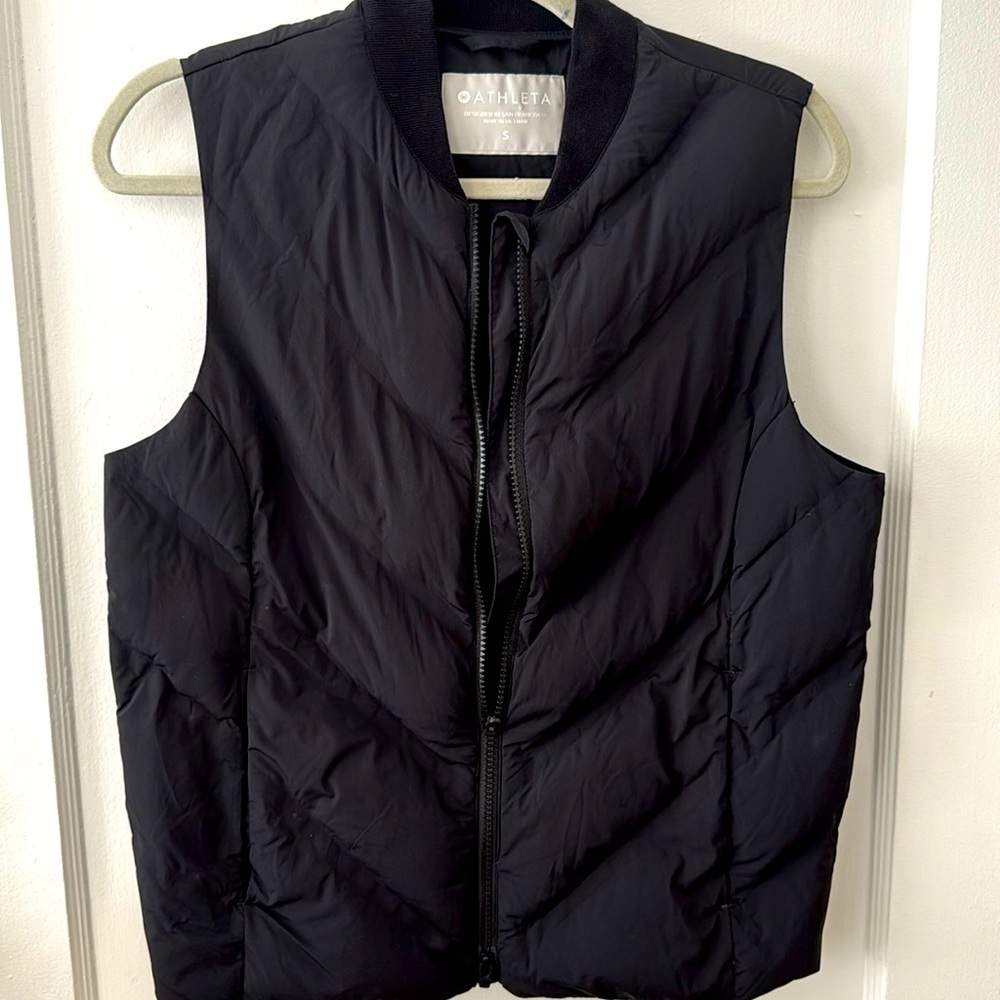 Athleta Black Puffer Vest – Women’s Size Small – Lightweight & Chic